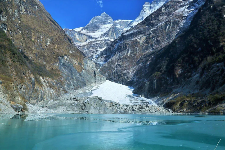 Sikles-Kaphuche-lake-Trek